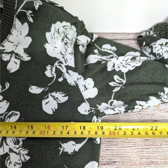 Honeydew Women’s Size SMALL Olive Green Floral Super Soft Lounge Top Comfy Boho - Picture 5 of 11